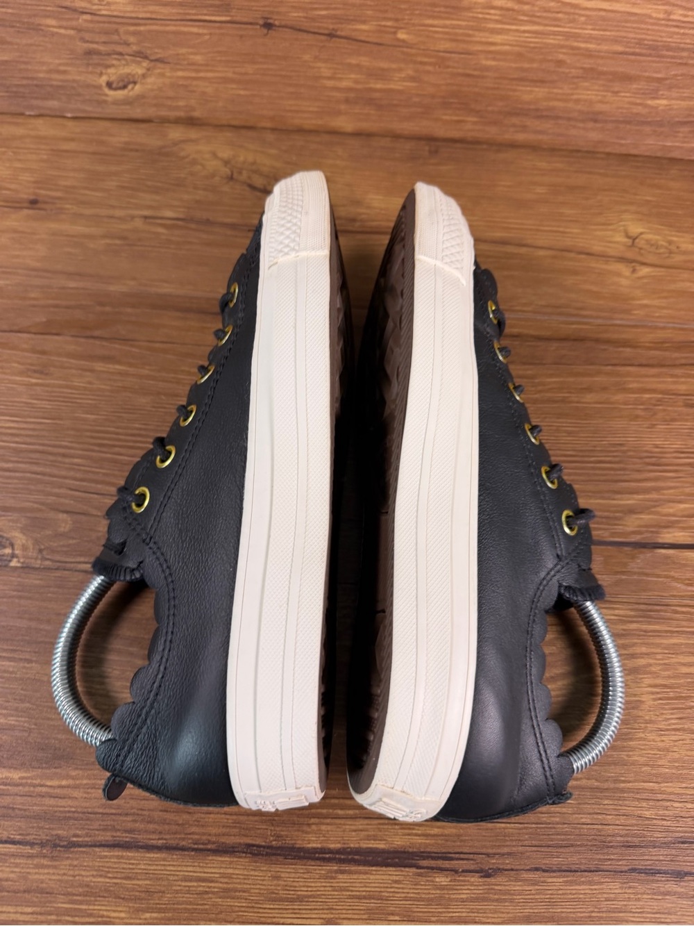 Converse‎ ‘Frilly’ Leather Low Top Sneakers Women’s Size 9 Shoes - Picture 2 of 10